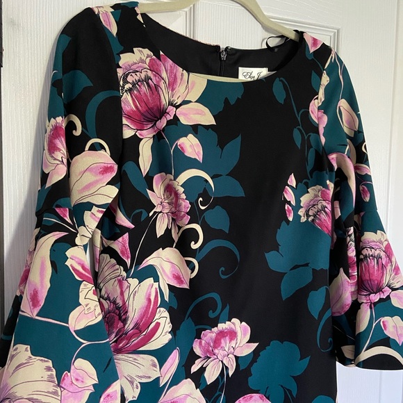 Floral Bell-Sleeve Dress - Picture 2 of 4